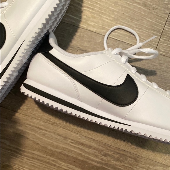 Nike Cortez Kids White Sneakers 904764-102  Sz 5Y - Picture 8 of 10